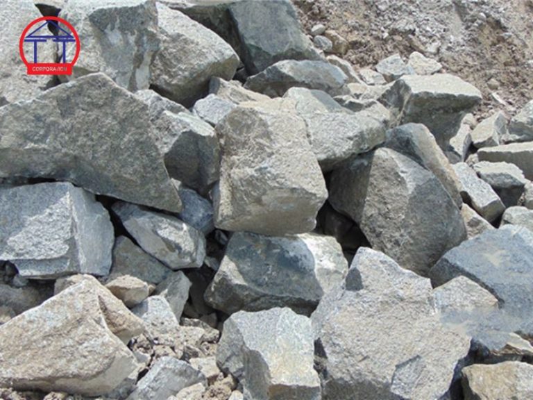 Đá hộc là gì? Ứng dụng và những điều cần biết trong xây dựng