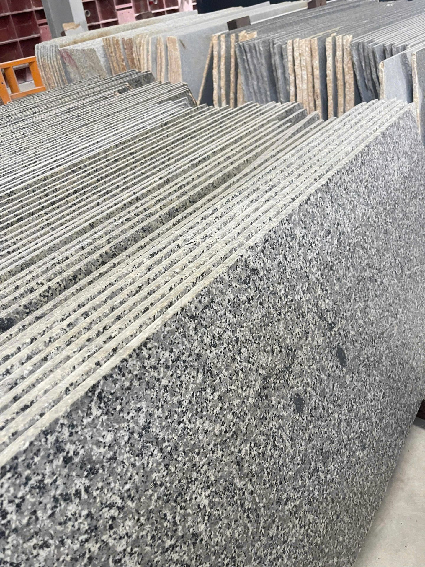 dây chuyền sản xuất đá tự nhiên lát hè