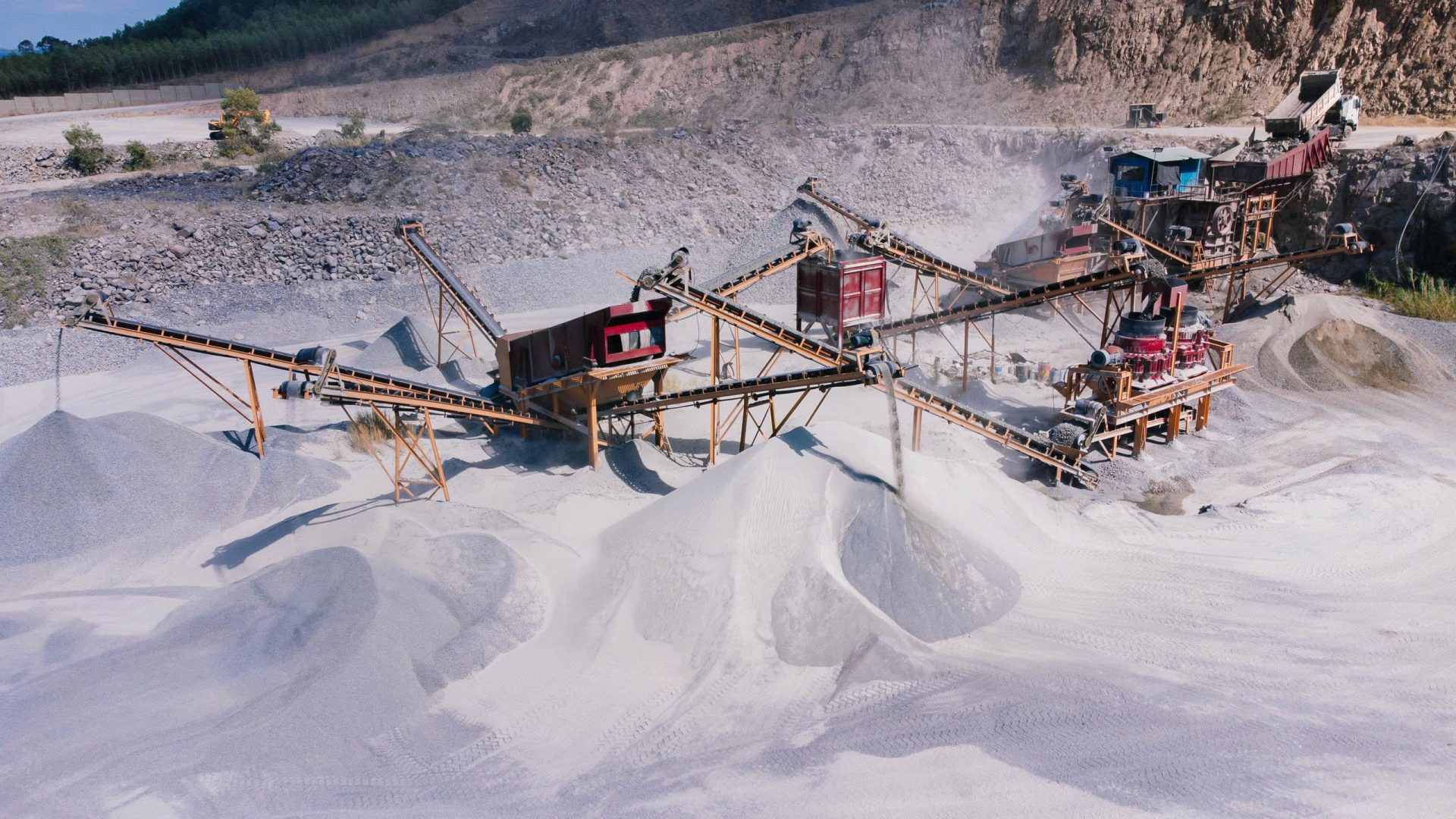 Sản xuất đá vật liệu xây dựng