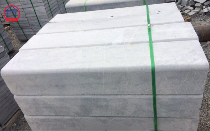 Đá bó vỉa ghi sáng