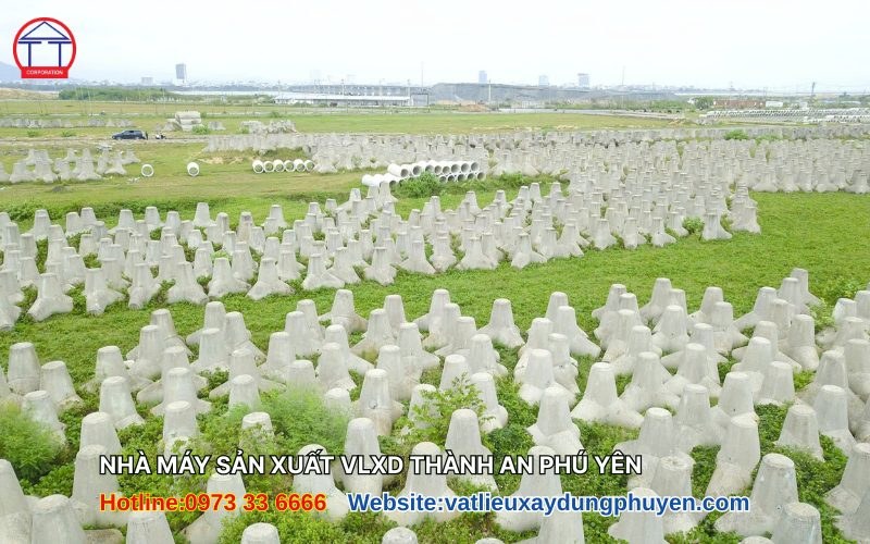 Khối Tetrapod là gì? Cấu tạo, trọng lượng và cách chọn Bãi chứa hàng trăm khối Tetrapod bê tông đúc sẵn chờ vận chuyển ra công trình