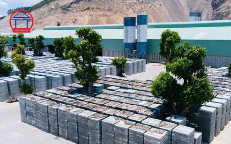 Gạch không nung có mấy loại? Đếm theo đúng tiêu chuẩn Bãi chứa gạch không nung trong khuôn viên Nhà máy Thành An Phú Yên